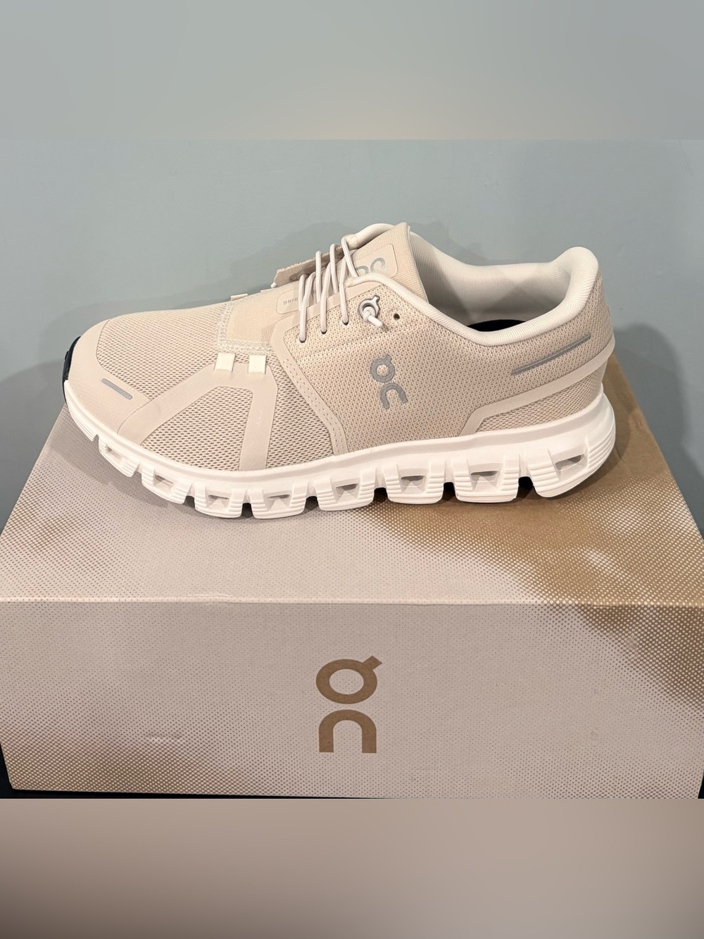 On Cloud 5 Women's Running Shoes Beige | size: 7.5